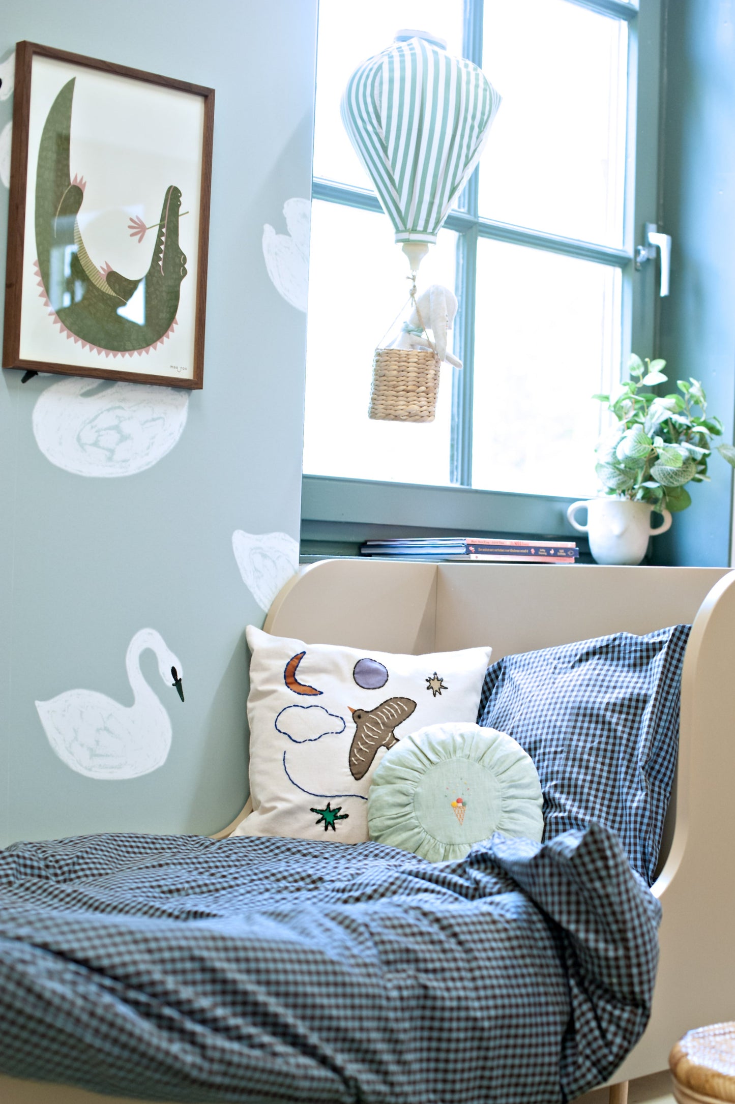 Swans - Lake blue - Joëlle Wehkamp