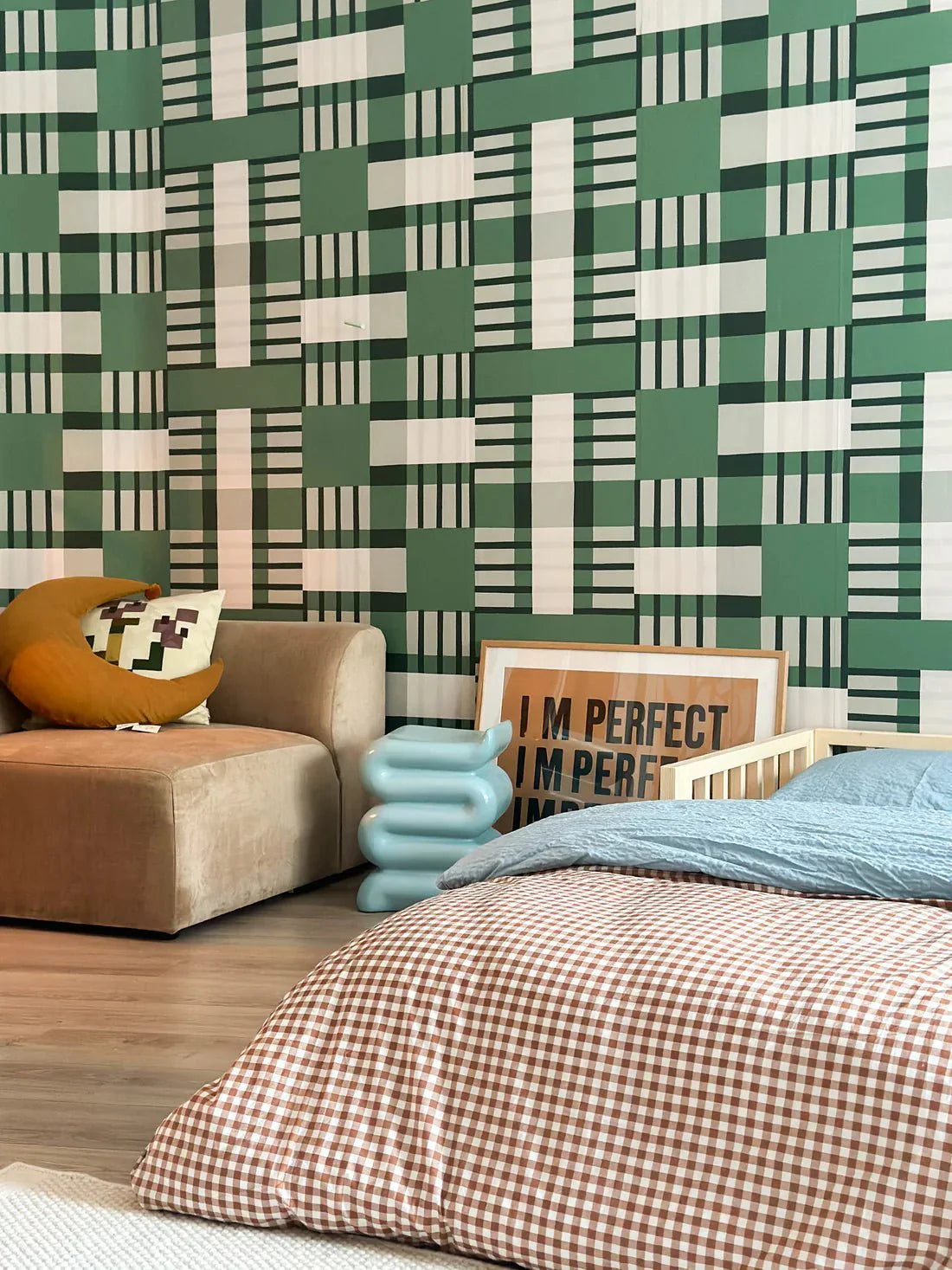 Behang Play at Slaep - Blocks Grean - Sabine van Vessem 
Grafisch geblokt behang in groene tonen. Perfect voor een vrolijke kinderkamer, speelkamer, tienerkamer of andere plek in huis