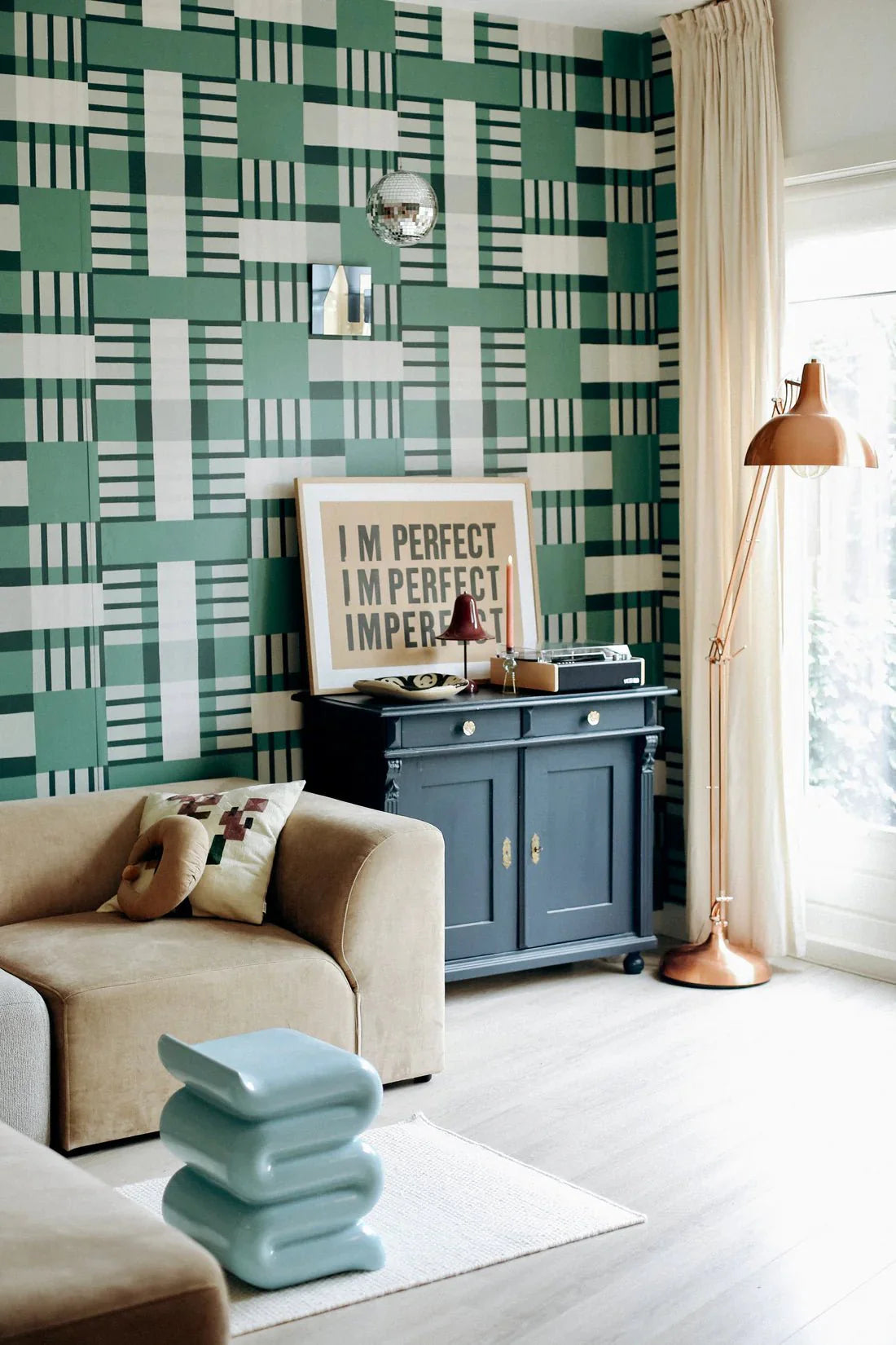 Behang Play at Slaep - Blocks Grean - Sabine van Vessem 
Grafisch geblokt behang in groene tonen. Perfect voor een vrolijke kinderkamer, speelkamer, tienerkamer of andere plek in huis