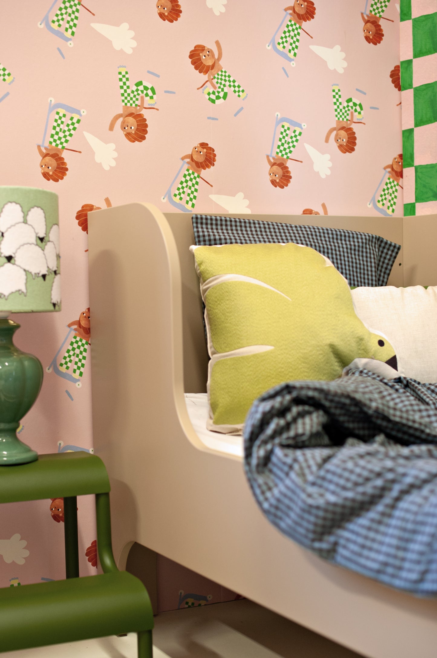 Skating Lion - Green - Aniek Bartels