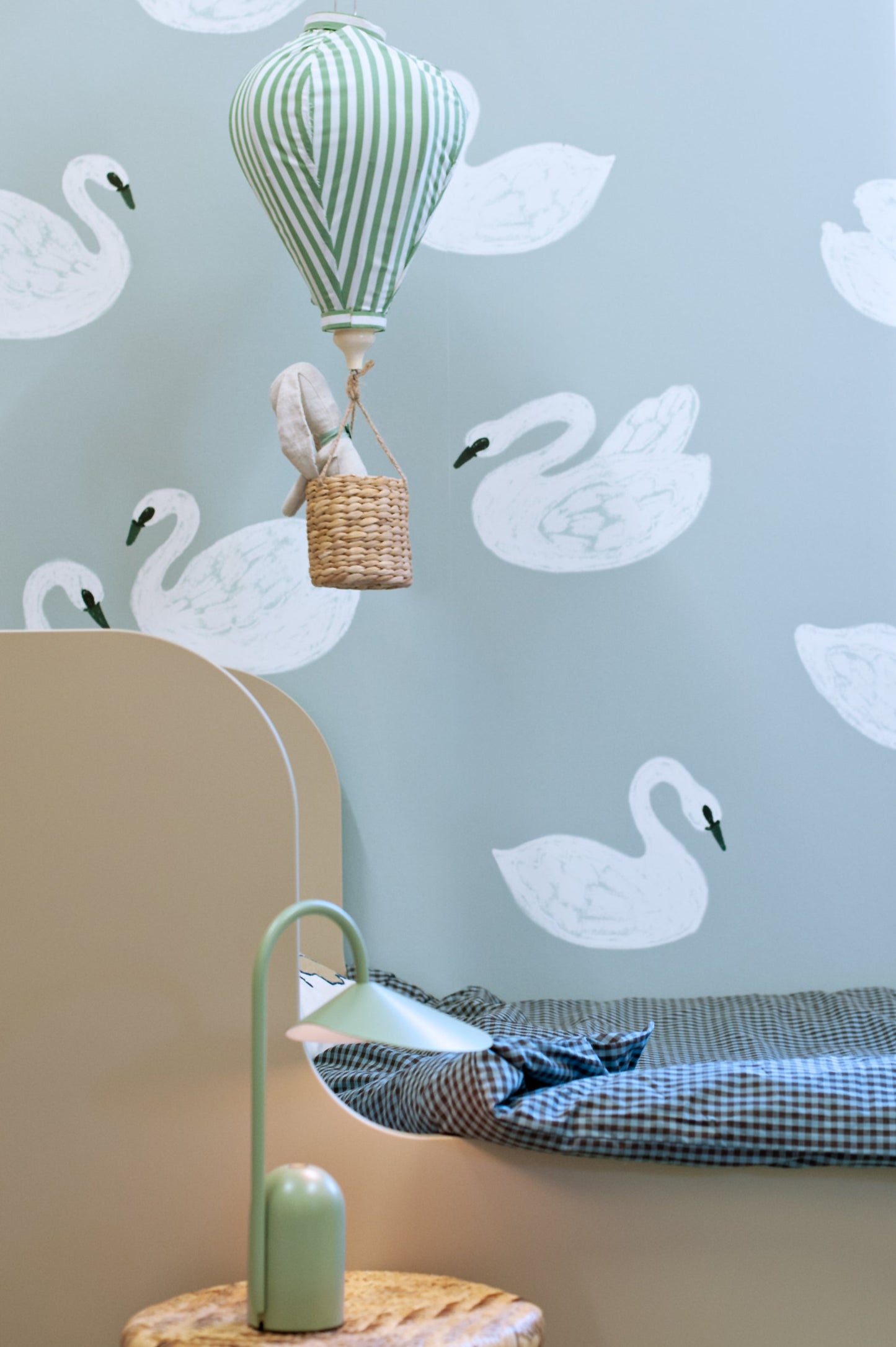 Swans - Lake blue - Joëlle Wehkamp