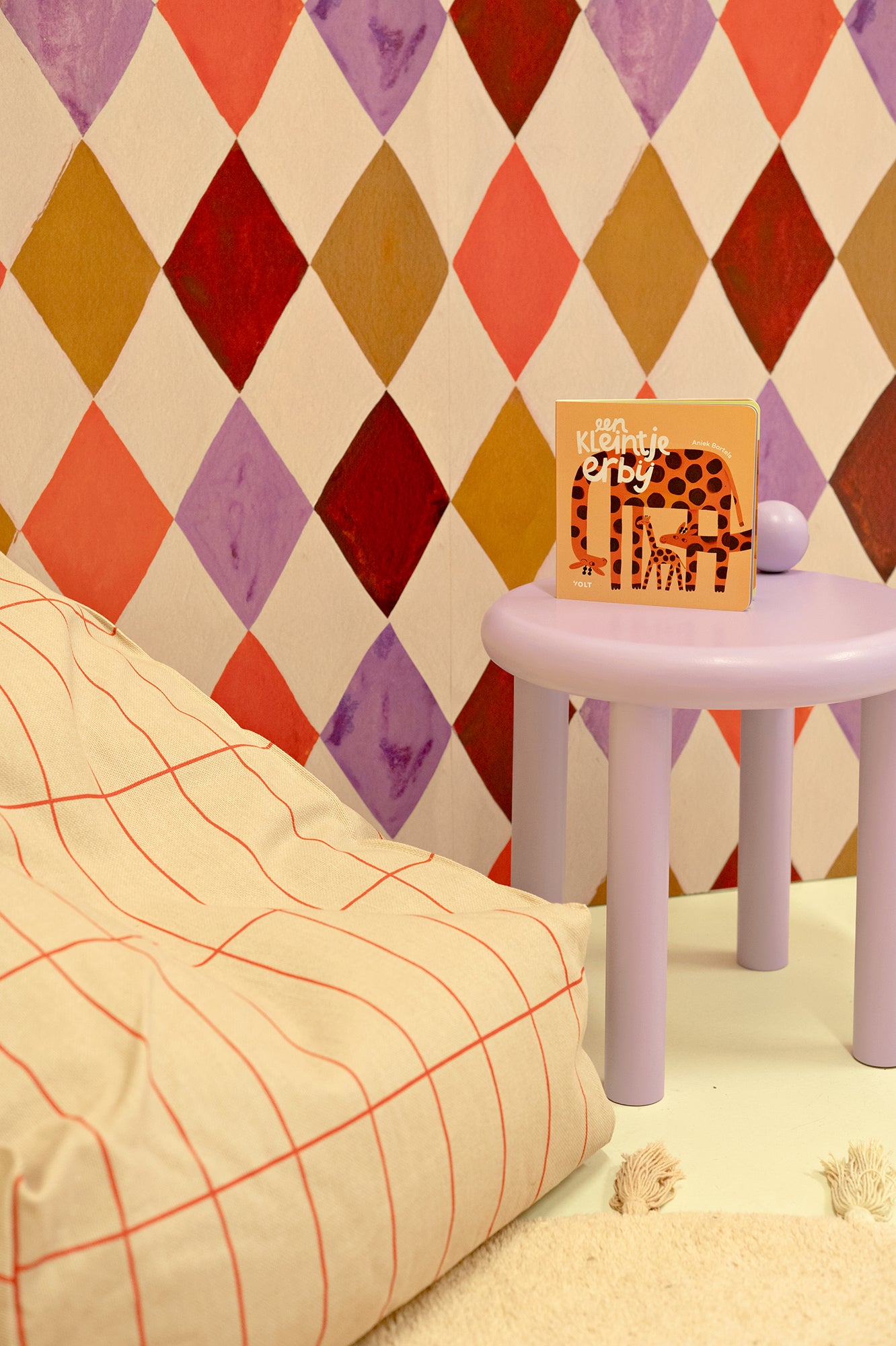 Harlequin Circus Wallpaper – Meet Me at the Wall x Aniek Bartels