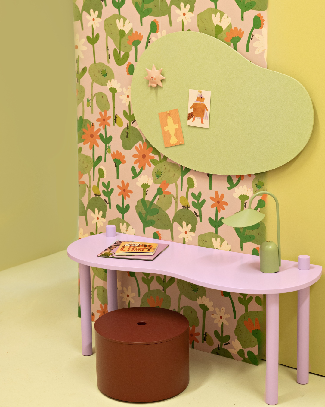 Blooming daisies –  Smokey pink Wallpaper by Lotte Dirks | Into the Flowerfields Collection
