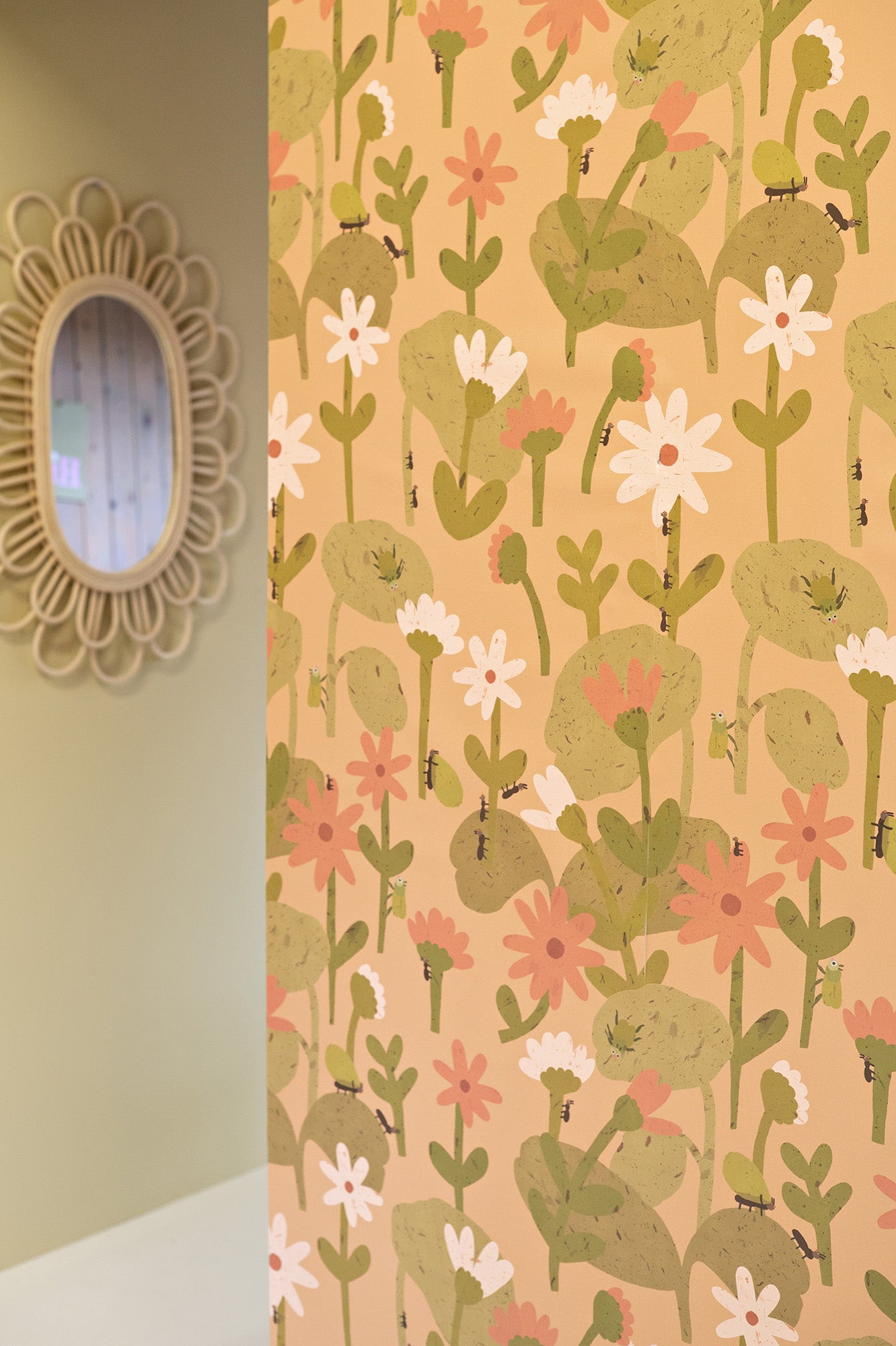 Blooming daisies – Warm beige Wallpaper by Lotte Dirks | Into the Flowerfields Collection
